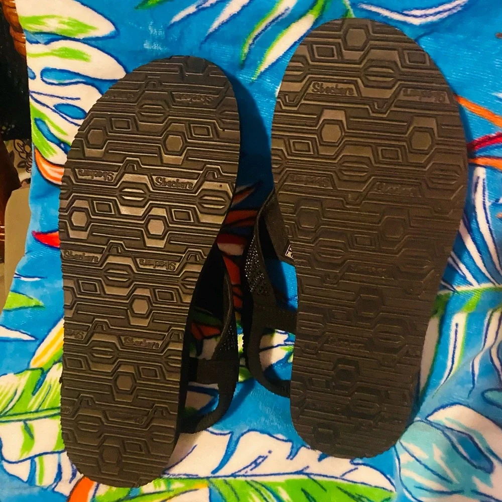 Sketchers rhinestone sling back thong with yoga, Yoga Foam cushioned /Size 9